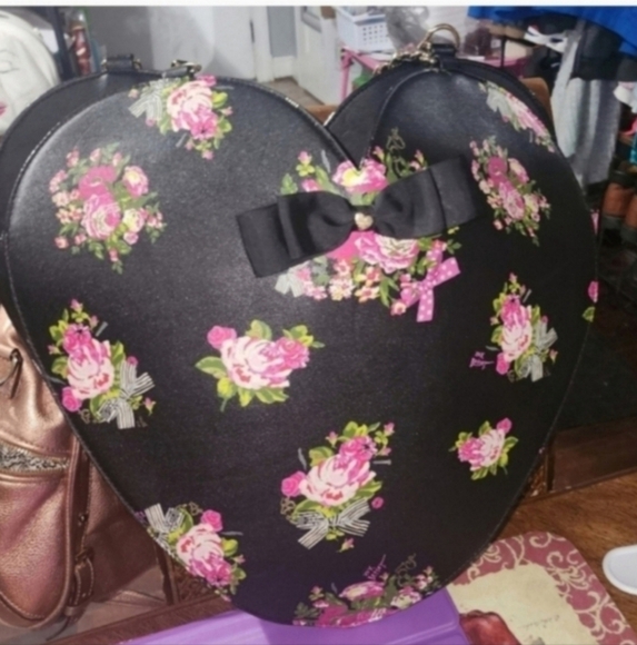 Betsey Johnson Handbags - VERY RARE VALENTINES DAY HEART SHAPED BAG BETSEY JOHNSON